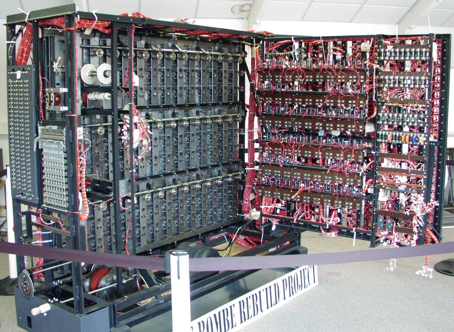 reconstruirea computerului de spargere a codului lui Alan Turing, Bombe